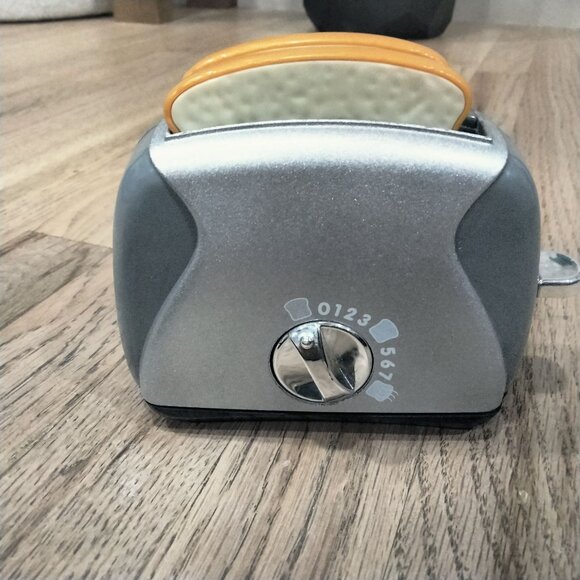 Playgo Pop Up Toaster Toy Bread Slices Gray - Picture 2 of 10